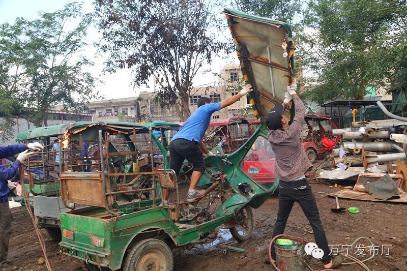 "昨天从报纸上看到关于万宁风采车退市的相关报道和政