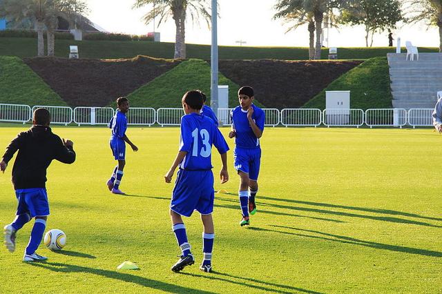 走进卡塔尔足球:归化青训并行 全球选星全民参