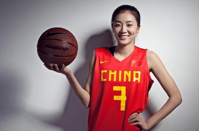中国现役最美女运动员,素颜超一线女明星,有多