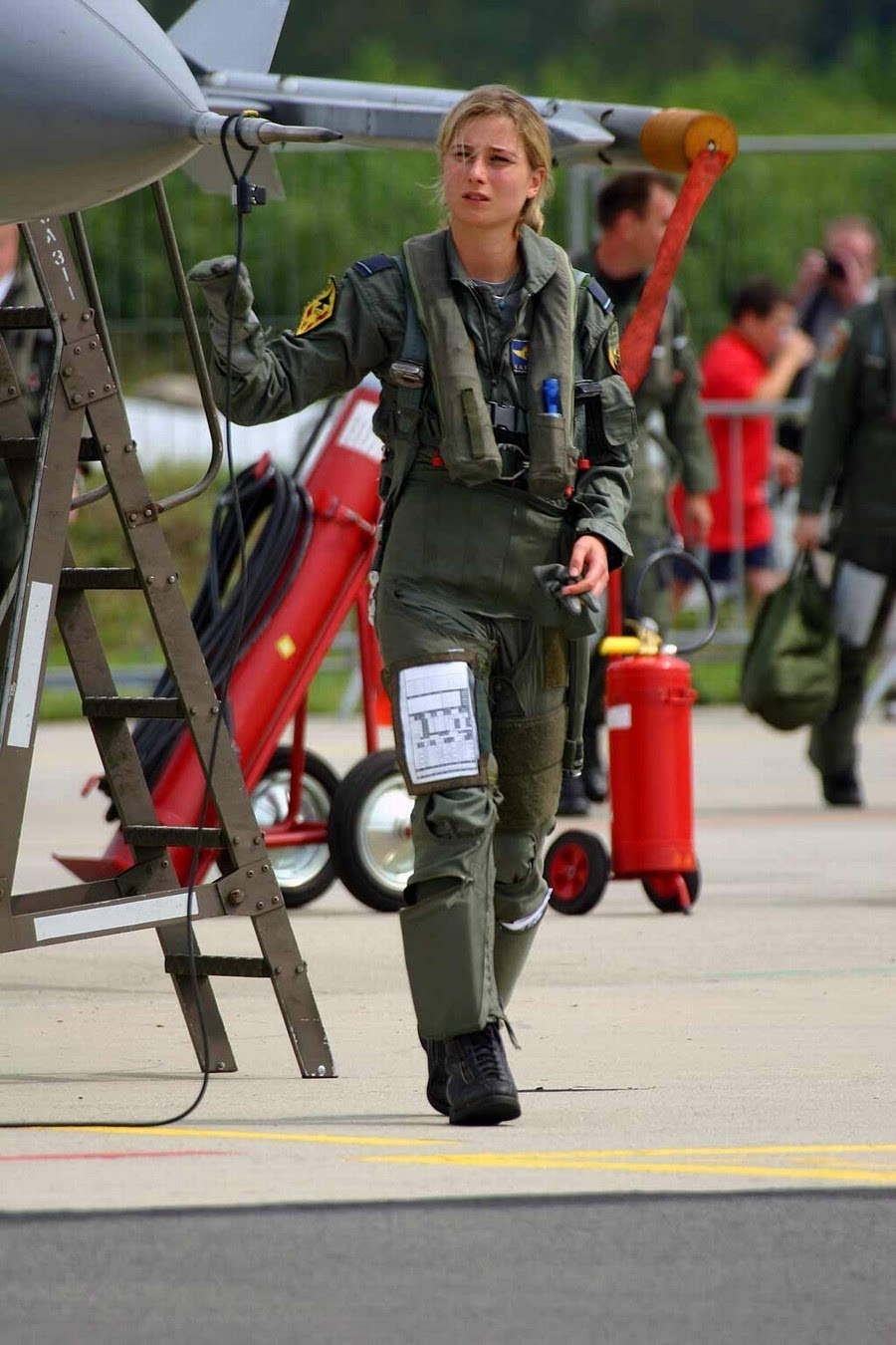 美国空军f-22战斗机女飞行员.