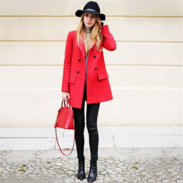 最新欧美明星街拍-时尚女装红色大衣冬季搭配