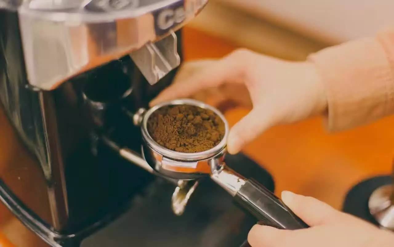 玩转一颗生豆到一杯精品手冲的全新体验，这家咖啡工厂让你喝咖啡到失眠也愿意!-搜狐旅游