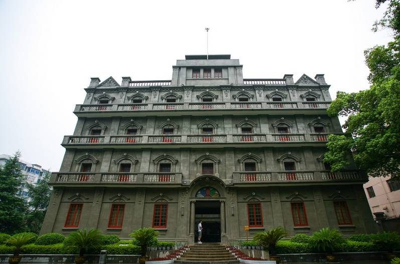 包括实景还原"南昌城,在八一起义总指挥部旧址原江西大旅社取景等