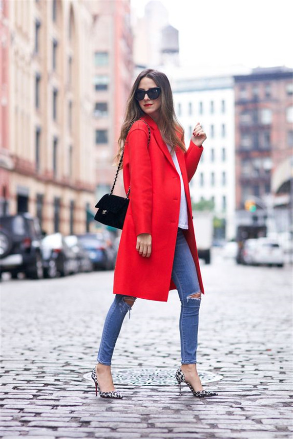 最新欧美明星街拍-时尚女装红色大衣冬季搭配