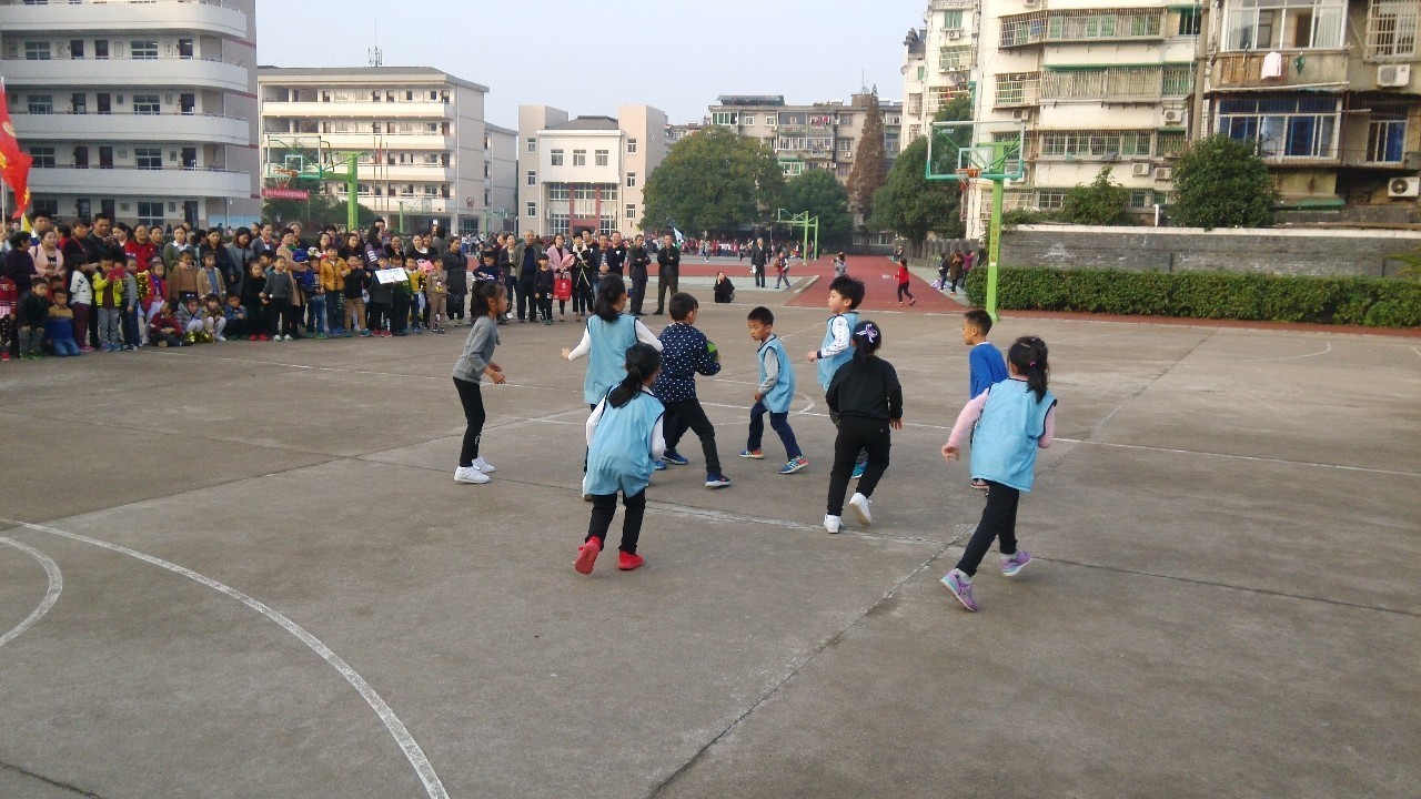 鹿鸣小学2016秋季篮球校际联赛开幕啦!