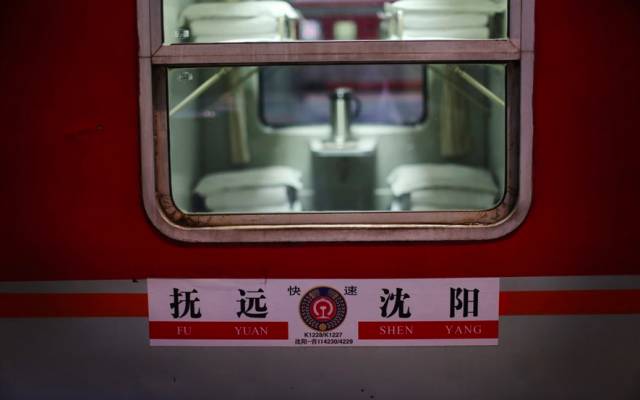 这两列火车浓缩了中国最梦幻的冬天,一个开往