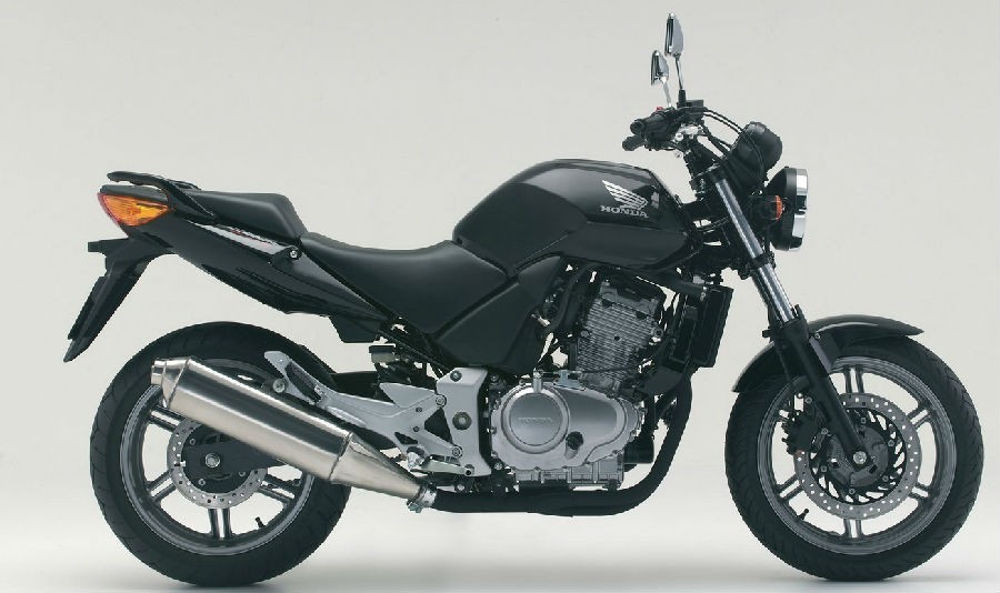 2004年:cbf600上市,沿用hornet 600引擎,但低中速扭力较佳,属于休旅