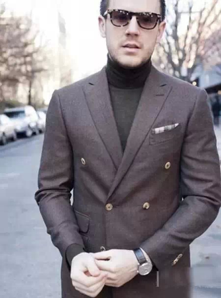 男士高领毛衣如何与外套搭配出和谐感?