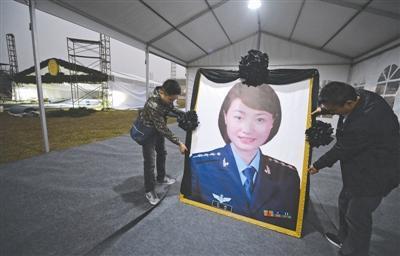 女飞行员余旭骨灰今日下午回归故乡20日安葬图