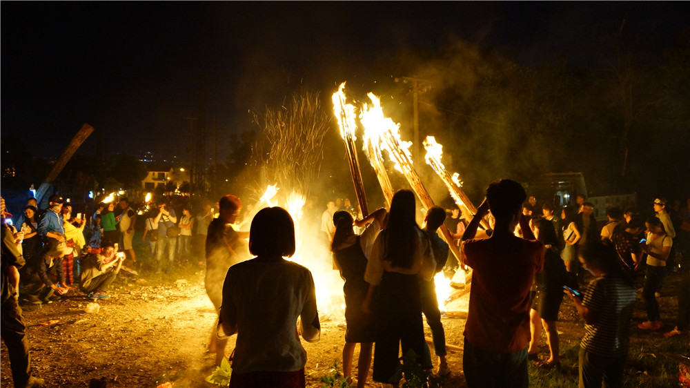 体验少数民族的传统节日(火把节)