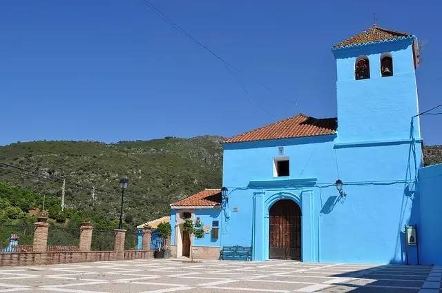 西班牙有个蓝精灵小镇,整个村子都是蓝色的|胡