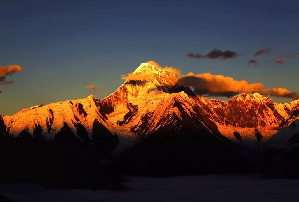 贡嘎人口_贡嘎雪山(2)