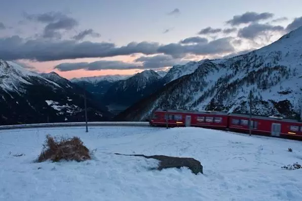 全球最美5条雪国列车之一!一路童话看不厌!