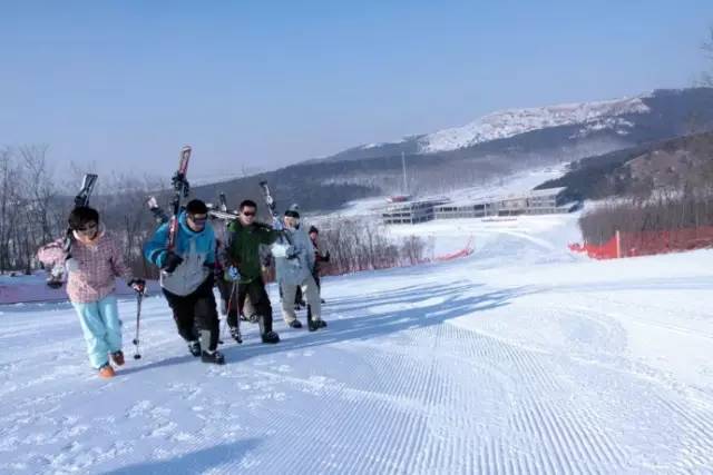 雪场升级,票价不涨!雪地摩托车+雪地机器人+冰