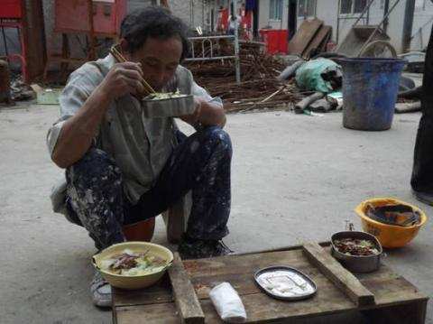 农民工们的一日三餐, 别再嫌弃你现在的生活了