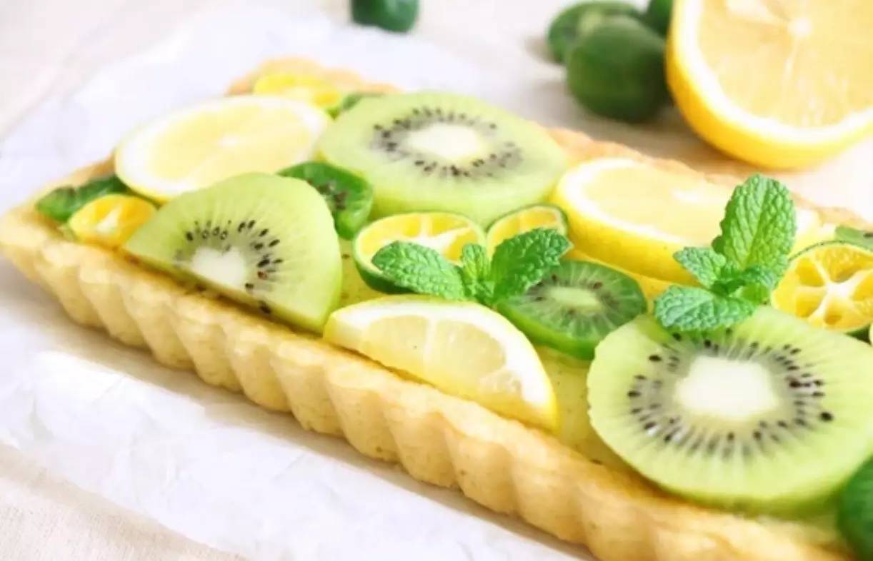 最后 ▼ 奇异果挞 kiwifruit tart 这是用料看起来最复杂, 做起来