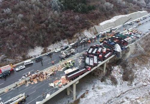 京昆高速山西段事故最新进展:车祸致17死 37伤