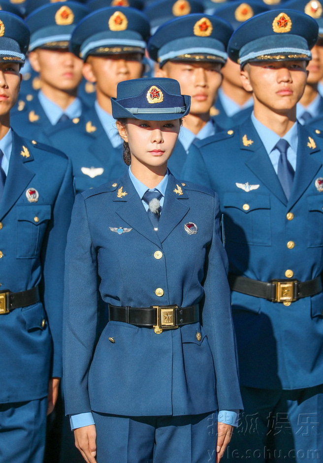 沈梦辰女兵范儿帅气.