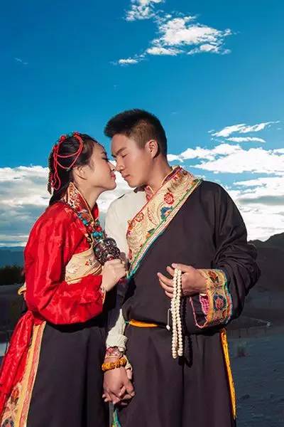 西藏拍婚纱照_西藏旅拍婚纱照