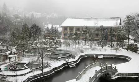 不用太远,成都周边红叶雪山温泉美食推荐