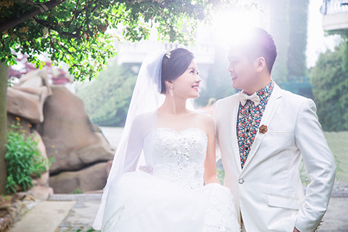韩式风格婚纱摄影_韩式风格的婚纱照片(2)