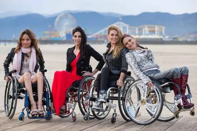 半身瘫痪的她,在轮椅上开启了新的人生