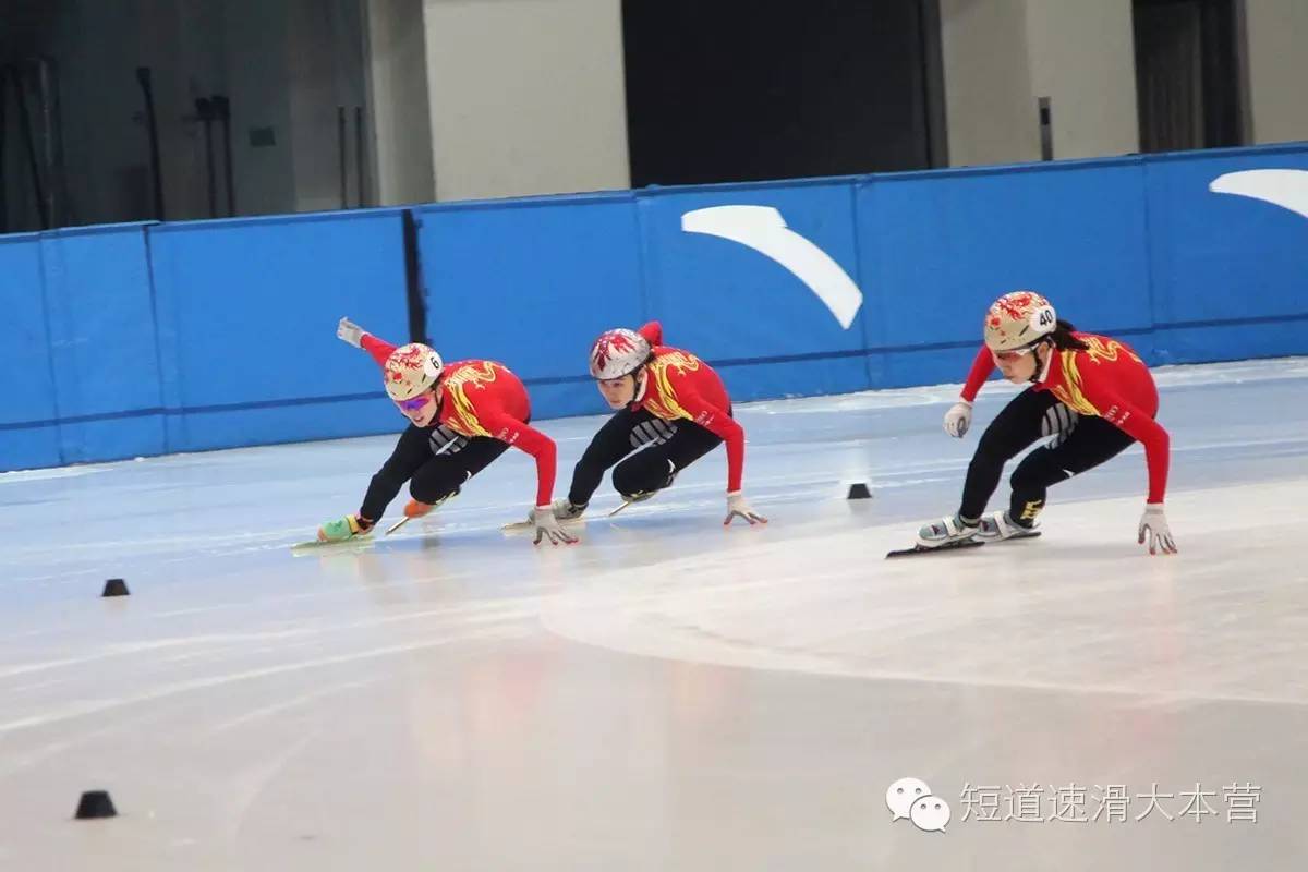 文】短道速滑队在京训练 身披龙服备战上海世