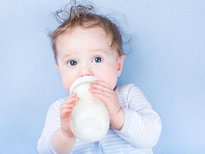 宝宝断母乳后需要喝多久奶粉?