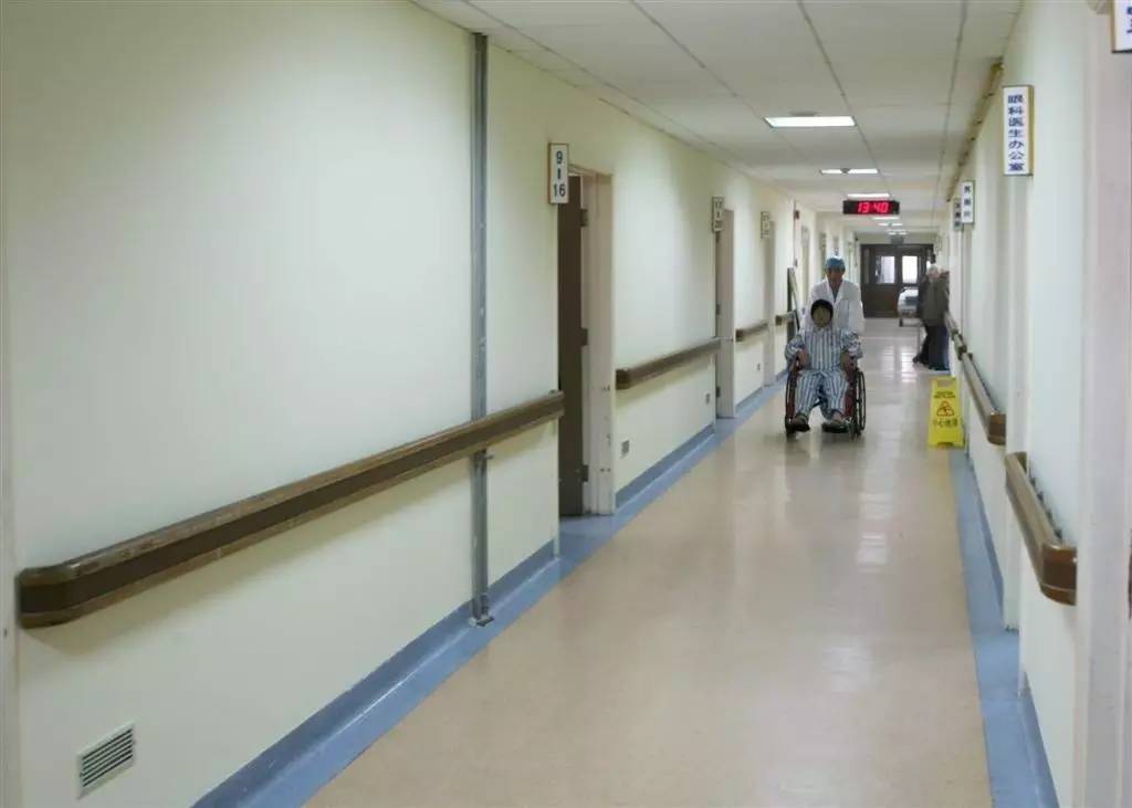 原来每家医院走道空间的设计都大有讲究