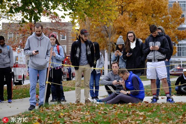 美国俄亥俄州立大学发生校园枪击案 嫌犯被击毙