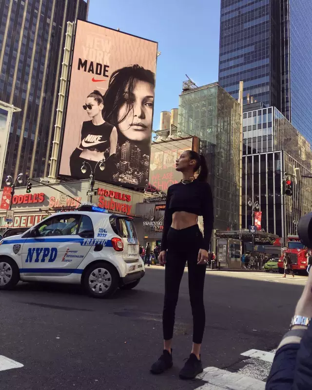 最红超模bella hadid:成熟脸如何穿出少女感?