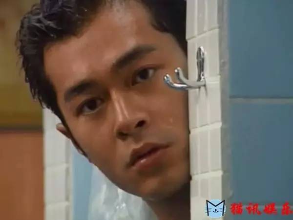 1999年,凭借《刑事侦缉档案4》中徐飞的角色获得tvb32周年台庆最喜爱