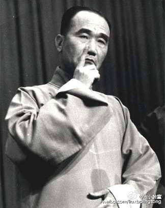 侯宝林(1917年11月29日-1993年2月4日,中国第六代相声演员,著名相声