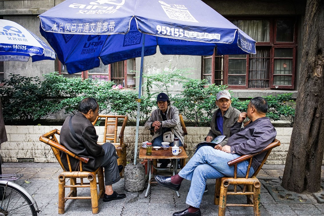 坐在这些坝坝头喝茶晒太阳,才是最成都