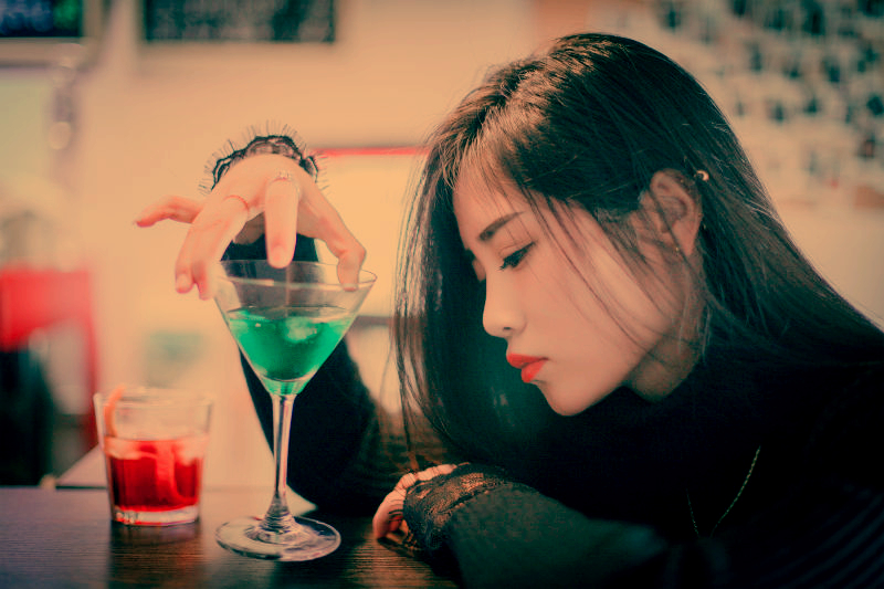 郑州旅拍模特:一杯红酒,思念是淡淡的忧伤
