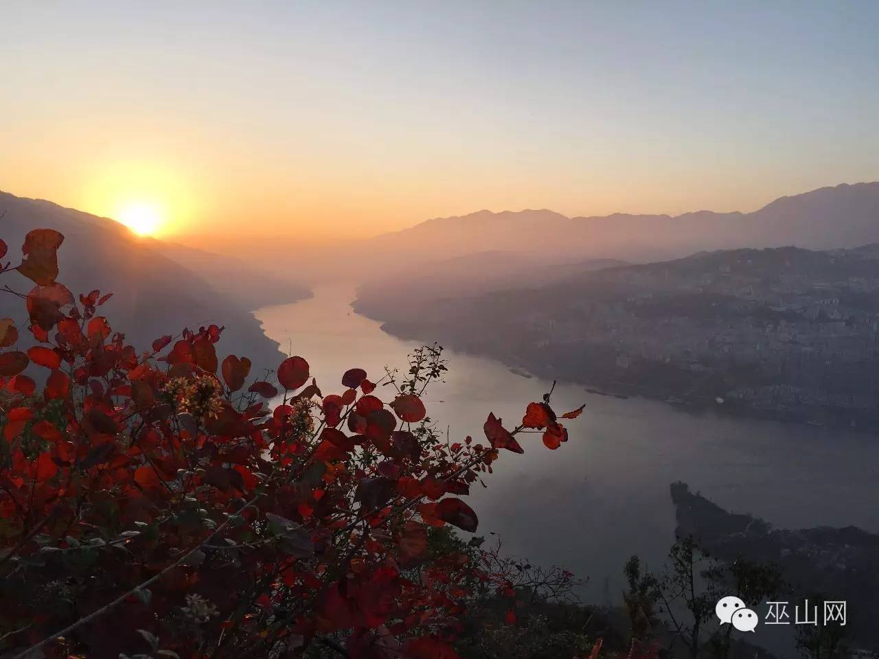 因为红叶,一个巫山男人做了一个柔情的梦