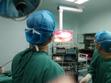 永州完成首例腹腔镜下腹膜透析导管复位术