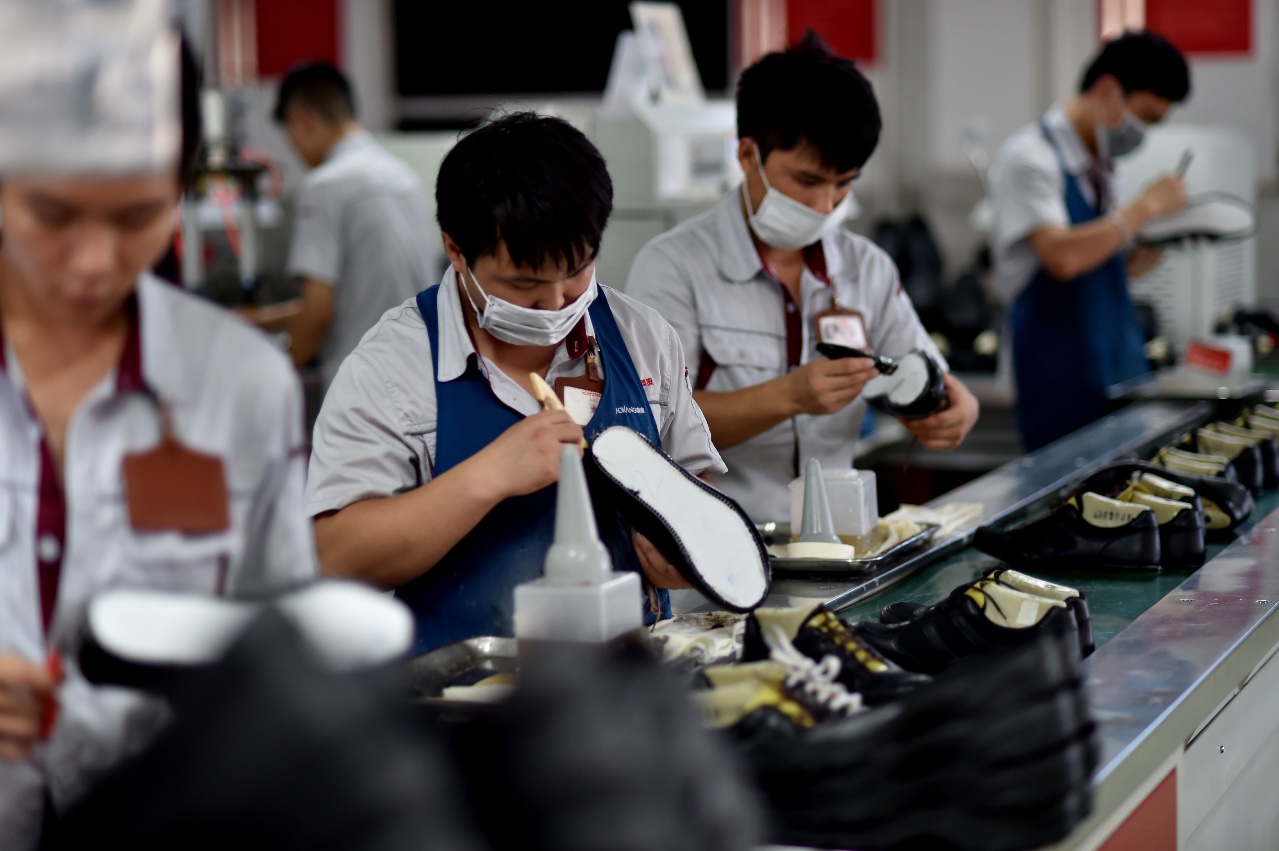 传统制造业中,除了电子产品,在东莞更具典型意义的是一件日常用品