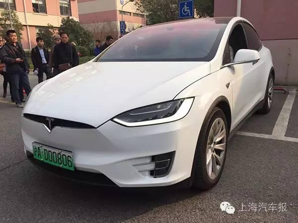 上海首块新能源车牌被这辆车拿下了