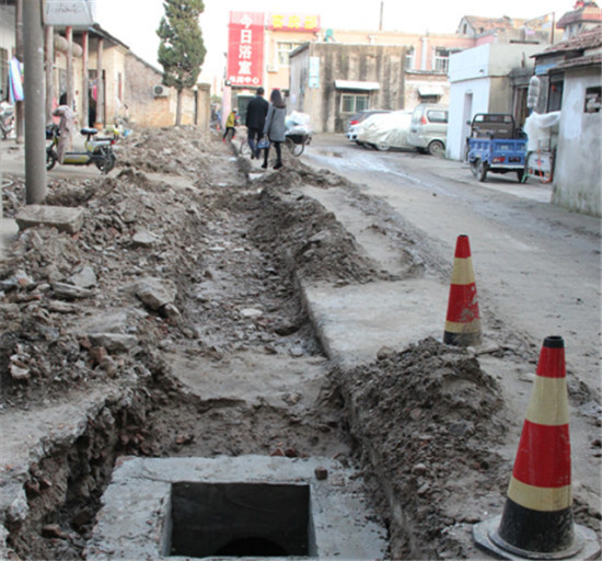 涟水县公路站:专项整治北门社区下水道