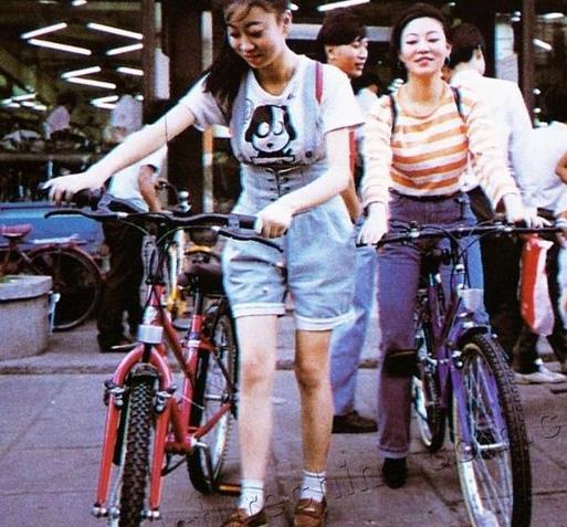 老照片:90年代上海时尚美女照,与今天有什么不同