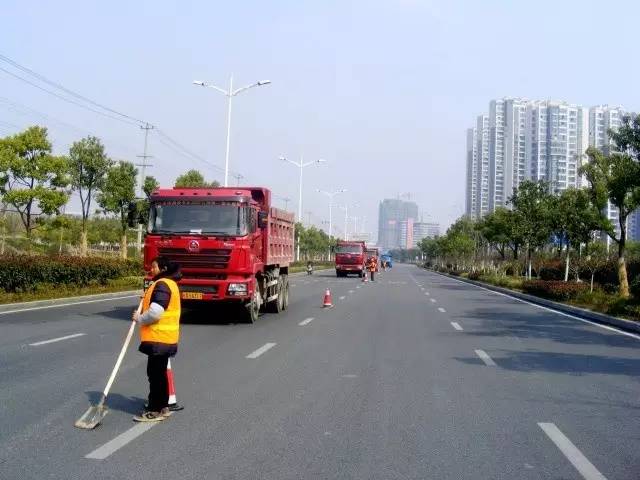 渣土车招聘_还不够火 下半年超万亿基建投资为工程车再添一把柴(4)