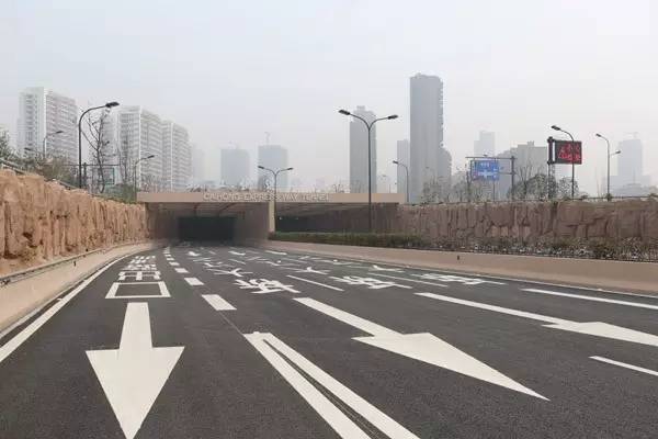 三,彩虹快速路隧道