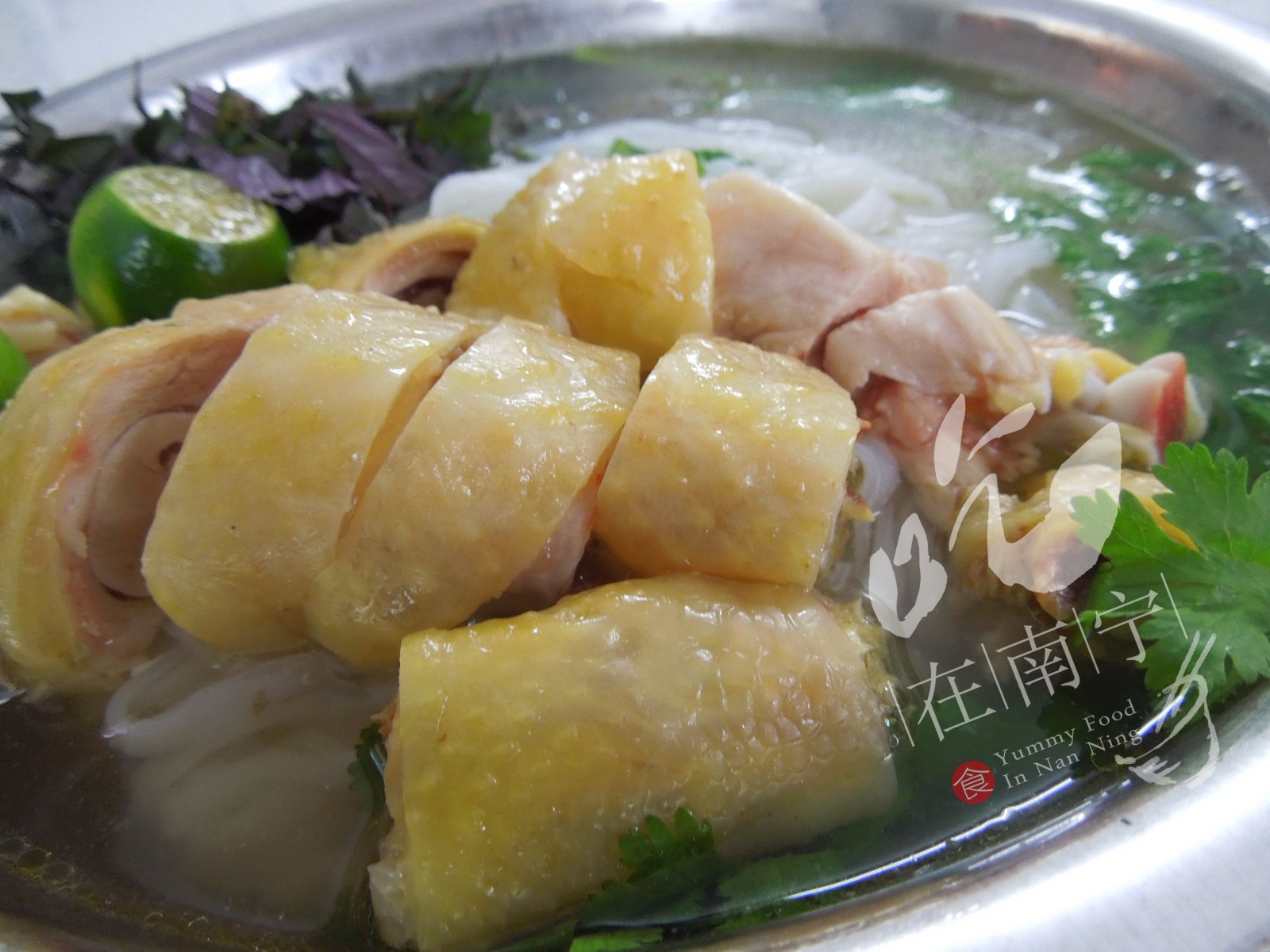 【巷口】越南外婆传的手艺,这家鸡肉粉真的是越南味!土鸡!肉多!