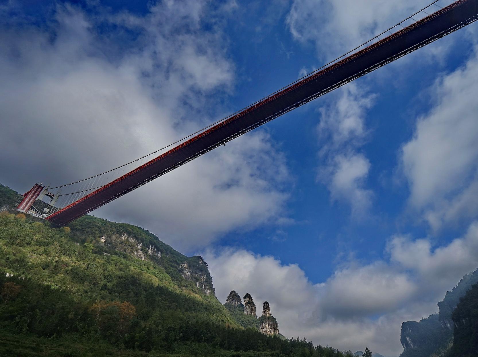 不仅仅是飞架天堑，矮寨大桥曾创四项世界第一