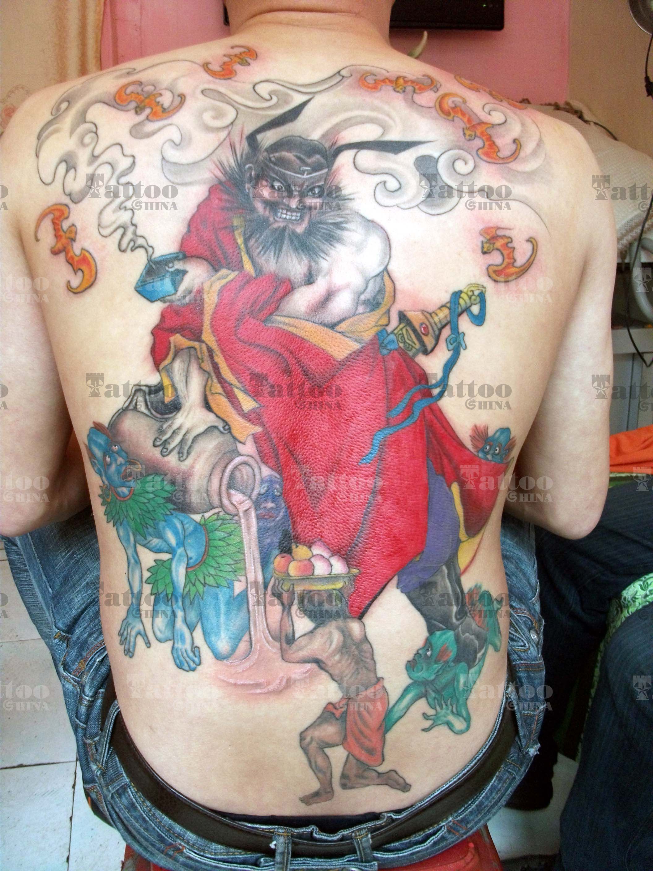 男性手臂上恐怖纹身骷髅头纹身立体小纹身3d图案(1/5)-纹身图片网