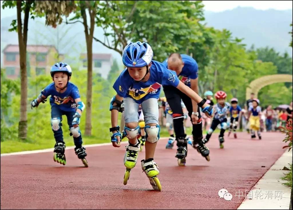 【精彩组图】轮滑少年欢乐绿道刷街