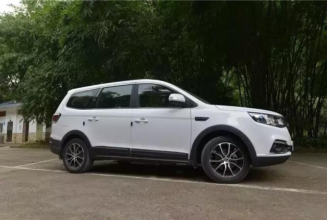 结合神车宝骏730与560精华的自主7座suv