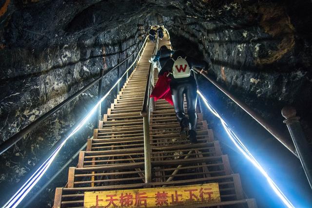 黄仙洞风光 天梯黄仙洞风光 天梯一时间有些恍惚,曾记得溯溪而上,进入