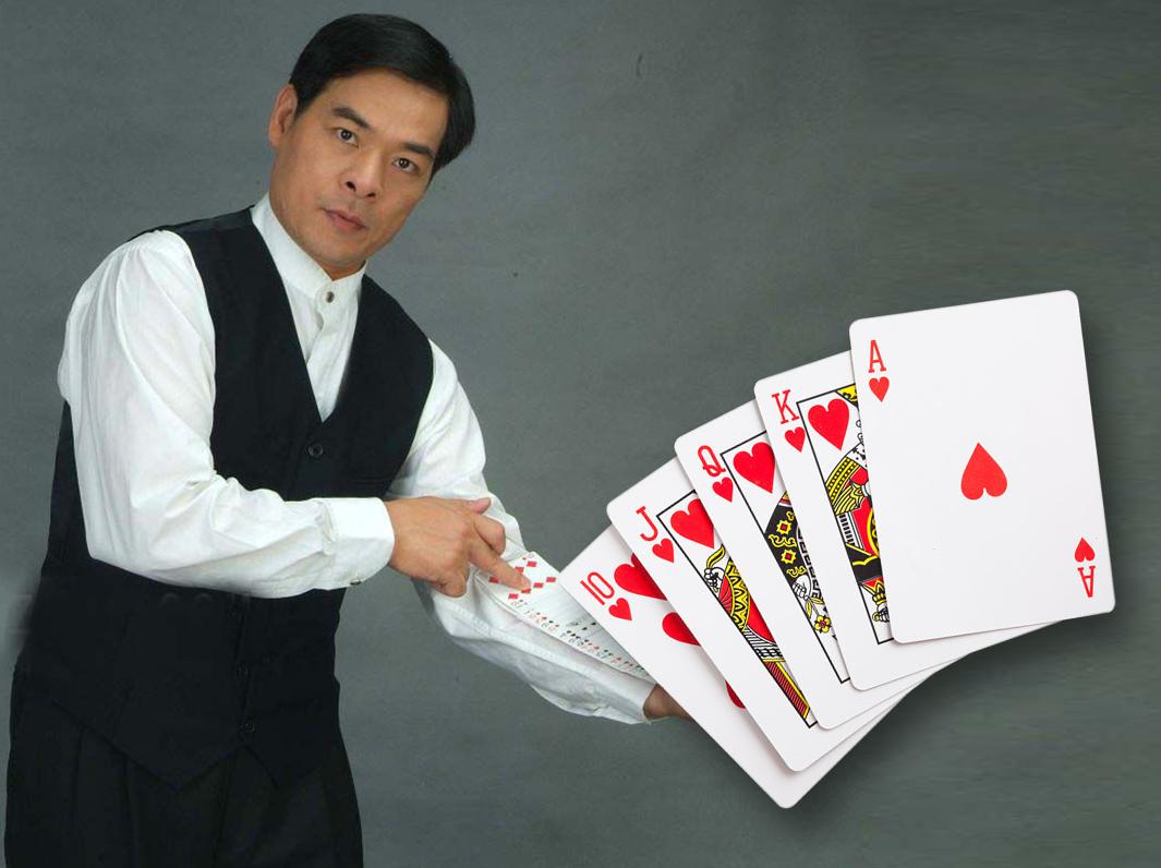 中国牌王郑太顺教你如何玩纸牌